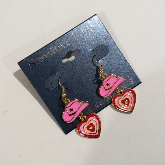 Elegant Trendy Pink Cowboy Hat & Heart Dangle Earrings - Western Fashion Jewelry - Picture 3 of 8